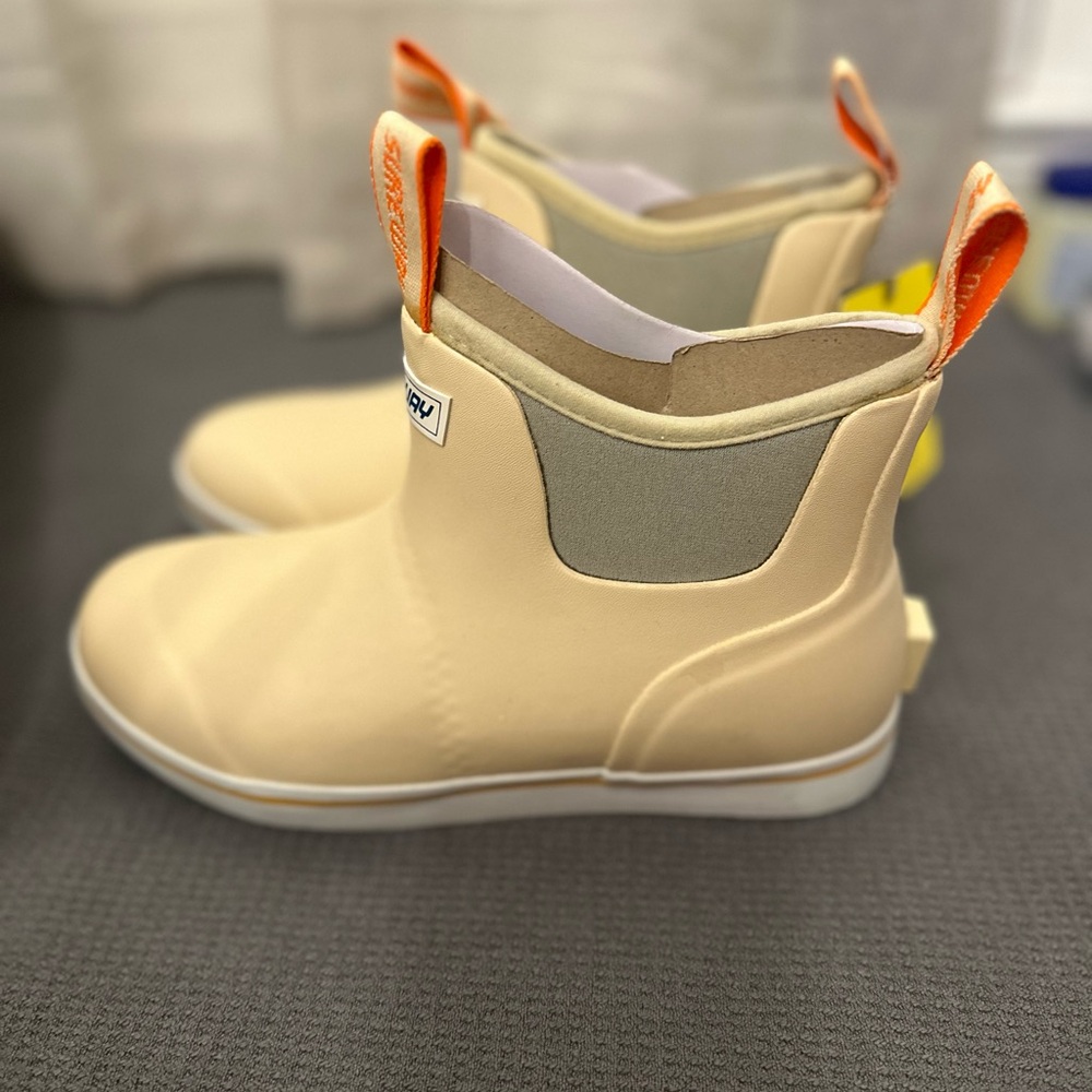 Sureway Beige and Orange Pull-On Rain Boots WATERPROOF Men’s 5/Women’s 7 - Picture 1 of 12